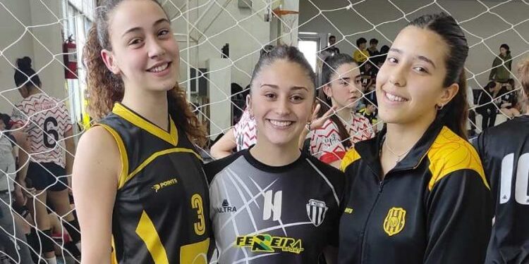 Tres jugadoras del distrito participan de un torneo nacional de vóley en La Pampa