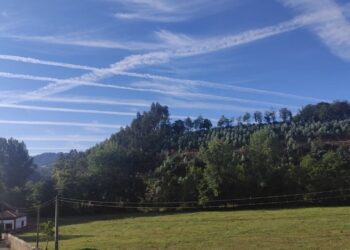En la comarca serrana y en el centro de la provincia también se preguntan si las estelas que dejan los aviones son solo vapor