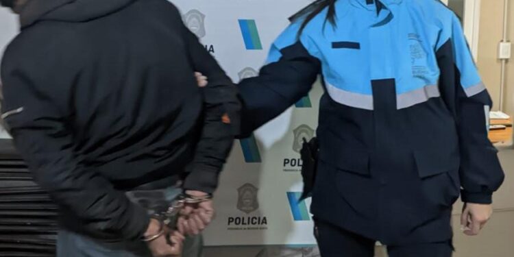 Sierra de la Ventana: Detuvieron a un hombre por disturbios y ebriedad en pleno centro.