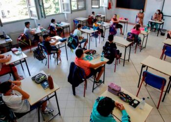 Estudiantes de 15 provincias vuelven hoy a clases tras las vacaciones de invierno