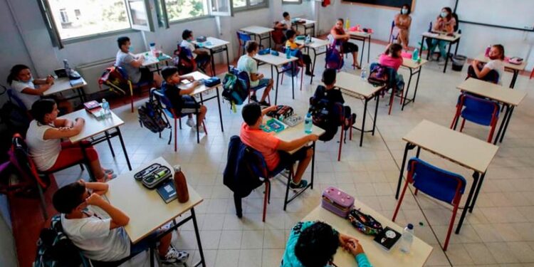 Estudiantes de 15 provincias vuelven hoy a clases tras las vacaciones de invierno