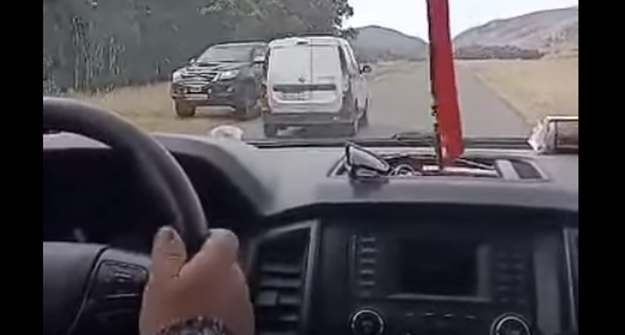 Peligro al volante: Una mujer realizó temerarias maniobras en la ruta 76.