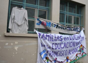Comienza juicio por muertes de vicedirectora y auxiliar en explosión en escuela de Moreno en 2018