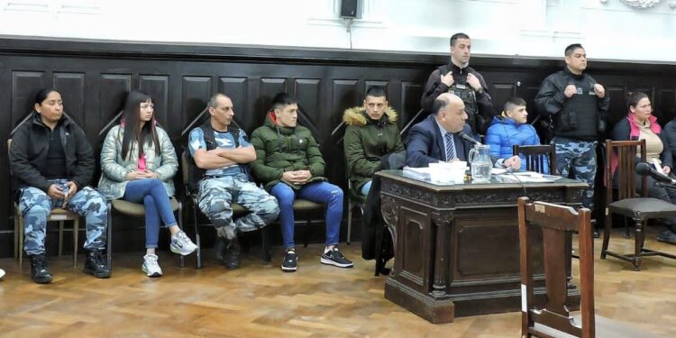 La fiscalía pidió entre 8 y 14 años de prisión para los 6 acusados de vender droga en Bahía Blanca