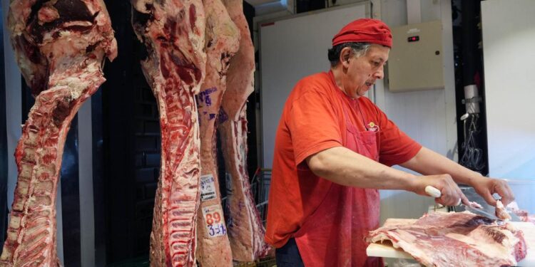 Gobierno negocia con exportadores nuevo acuerdo de precios y volúmenes de carne para mercado interno