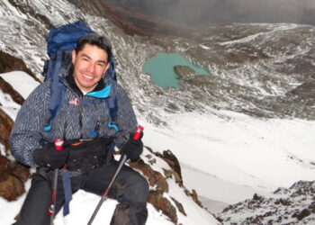 Abogado y con un «único vicio: caminar», quién es el aventurero al que buscan bajo un clima extremo