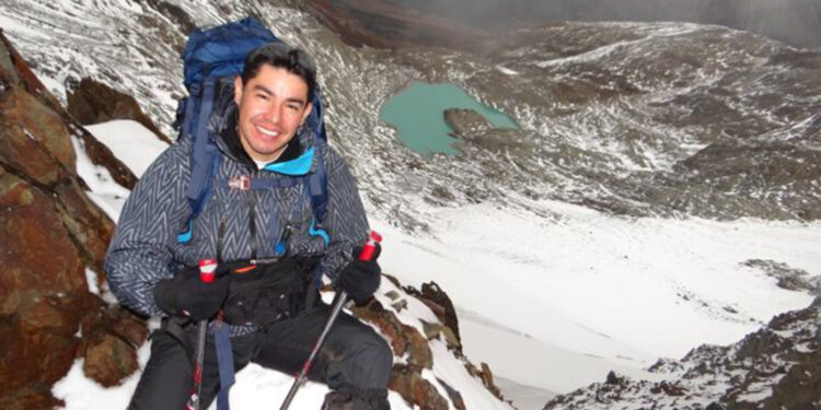 Abogado y con un «único vicio: caminar», quién es el aventurero al que buscan bajo un clima extremo