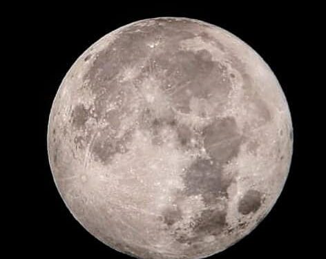 La Súper Luna Azul se disfrutó en el taller de astronomía