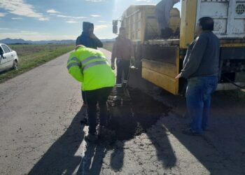 Bachean la ruta 76 entre Tornquist y Sierra de la Ventana