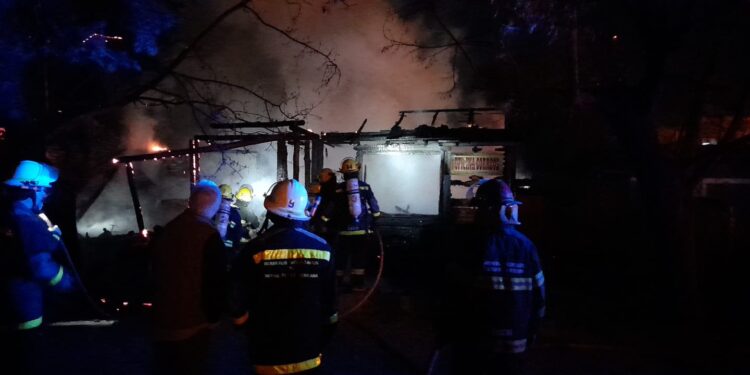 Esta madrugada hubo un incendio en Villa la Arcadia