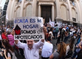 Representantes de bancos asisten al Senado por el proyecto de ley de créditos UVA2