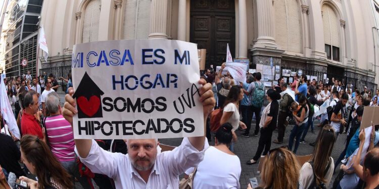 Representantes de bancos asisten al Senado por el proyecto de ley de créditos UVA2