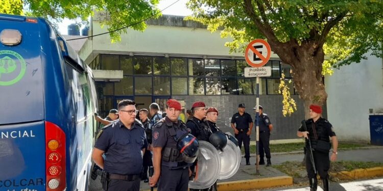 Tres Arroyos: La fiscalía solicitó una condena de 4 años para los 5 acusados por falsificar títulos con el fin de ingresar a la Policía Local