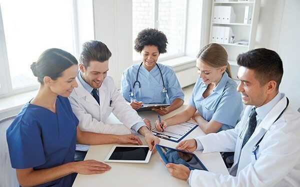 Gobierno bonaerense crea programa «Cuidar a quienes Cuidan» enfocado en profesionales de la salud