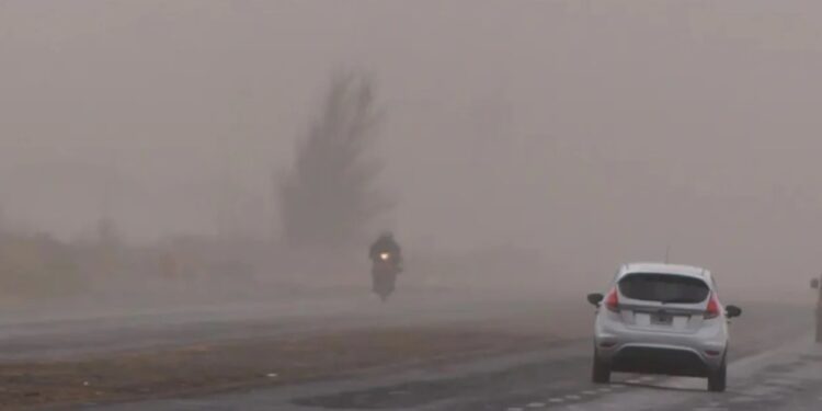 Rigen alertas naranjas por viento Zonda en Mendoza y por lluvias en Neuquén