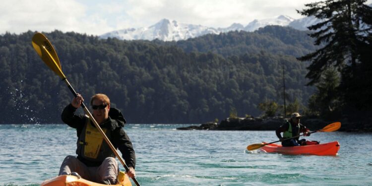 Valles frutales, siete lagos, montañas y bosques invitan a recorrer Neuquén y Río Negro