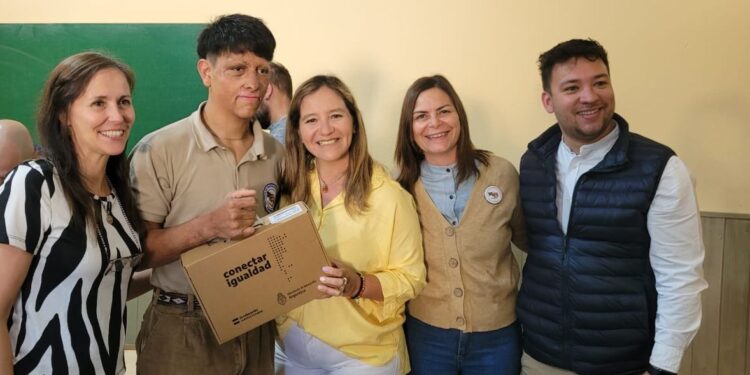 Se entregaron netbook del programa Conectar igualdad