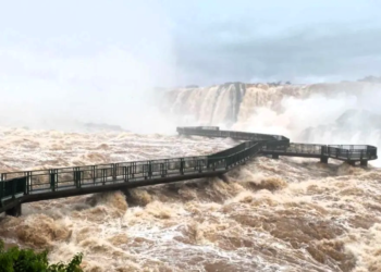 Por crecida en río Iguazú, siguen cerradas las cataratas y hoy habrá una reunión para evaluar daños