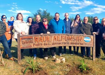 La UCR de Tornquist recordó a Raúl Alfonsín.