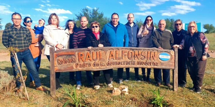La UCR de Tornquist recordó a Raúl Alfonsín.