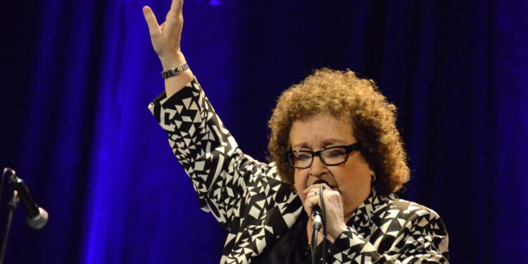 Reconocimiento a Marian Farías Gómez pro sus 60 años con la música