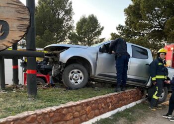 Salía de una fiesta y se estrelló contra el acceso a Villa Ventana
