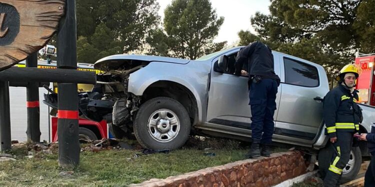 Salía de una fiesta y se estrelló contra el acceso a Villa Ventana