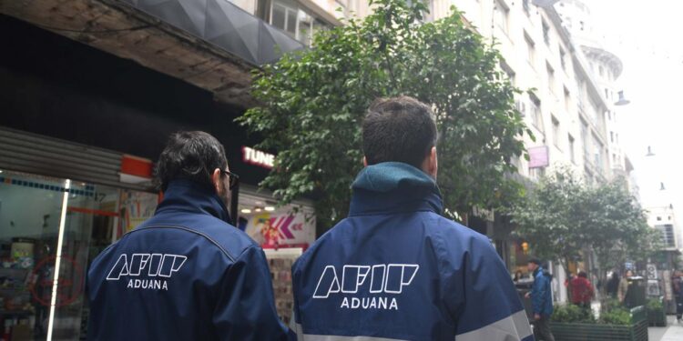 La AFIP investiga a agencias de turismo por maniobras fraudulentas en compra de divisas