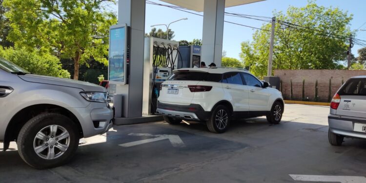 Entregas de hasta 10 mil pesos en combustibles en la YPF «Don Juan».