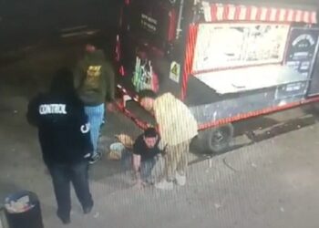 Brutal golpiza en Bahía Blanca: lo atacaron a golpes de puño y a patadas y debió ser hospitalizado