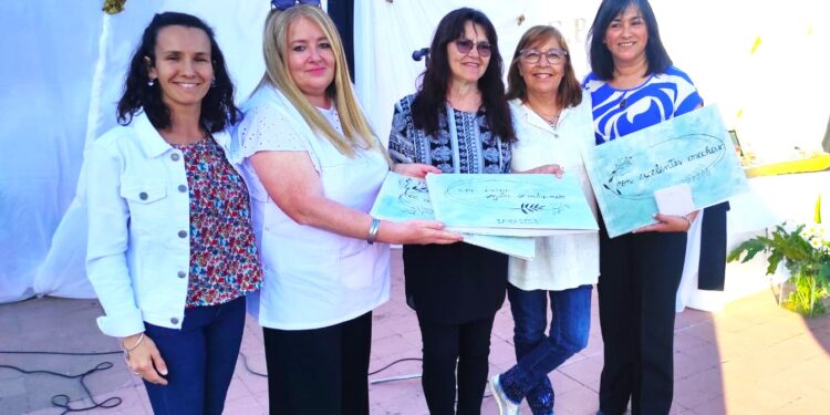 “No conozco otro lugar donde el pueblo haya tenido que construir su escuela pública”