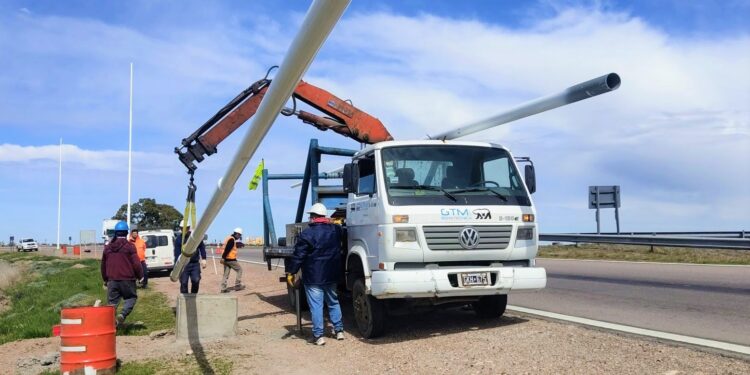 Vialidad Nacional ejecuta la iluminación de la rotonda ubicada en la intersección de las rutas 3 y 22