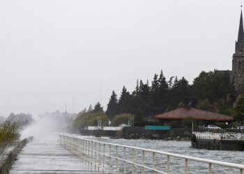 Siete provincias con alerta amarilla por fuertes vientos