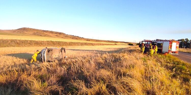 Saldungaray: Vuelco en la ruta 72 con dos personas lesionadas
