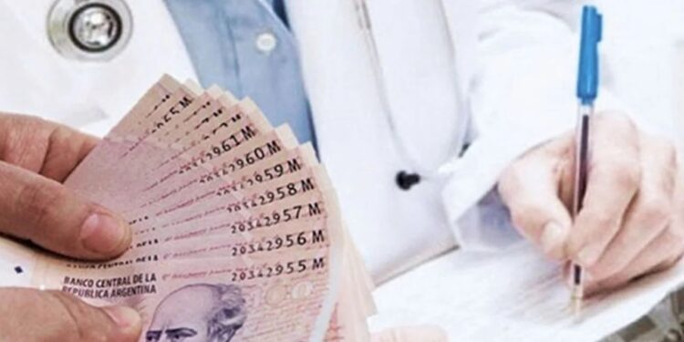 Tras el DNU 70/2023, prepagas anuncian aumentos a sus afiliados del orden del 40% para enero