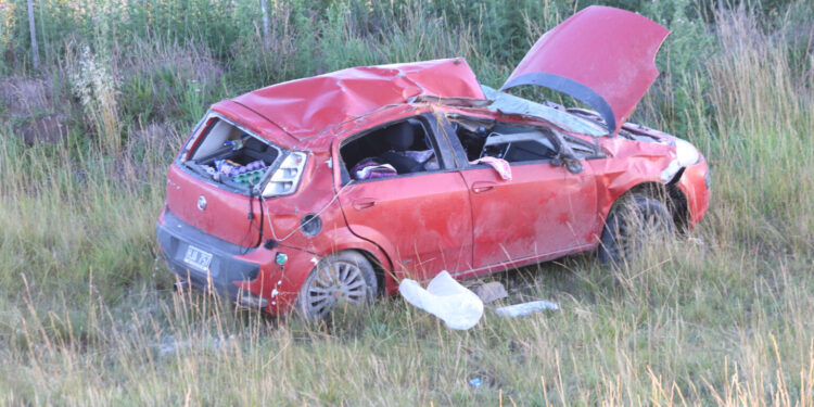 Una mujer murió en un vuelco cerca de Suárez