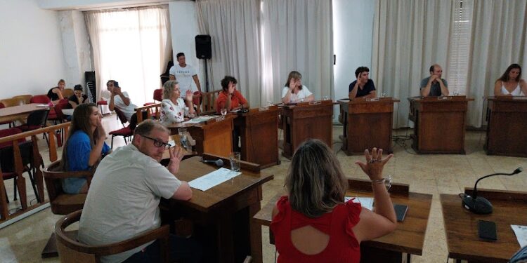 Vecinos autoconvocados de Sierra de la Ventana presentaron reclamos al municipio por el servicio de agua potable