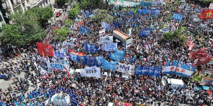 La Justicia aceptó un planteo de la CTA y dictó otro fallo contra las reformas laborales del DNU de Milei