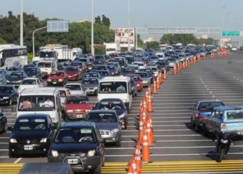Restringirán desde mañana el tránsito de camiones en rutas bonaerenses por recambio turístico