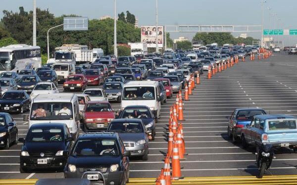 Restringirán desde mañana el tránsito de camiones en rutas bonaerenses por recambio turístico