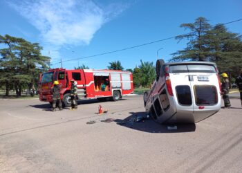 Choque y vuelco frente a la Plaza Ernesto Tornquist