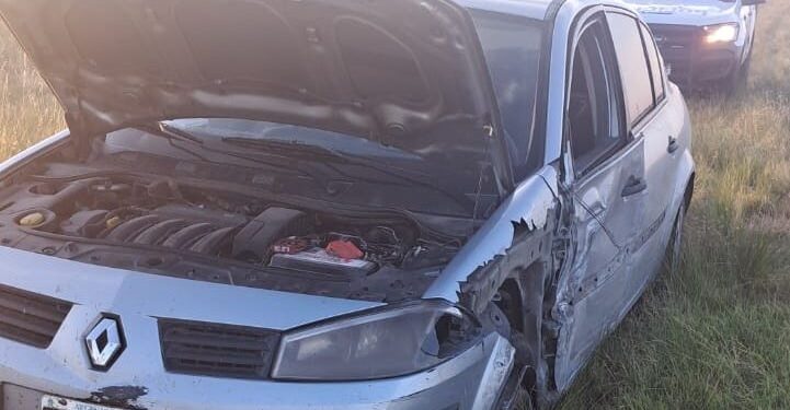 Choque en la 33: Ocurrió esta mañana entre un micro de pasajeros y un auto.
