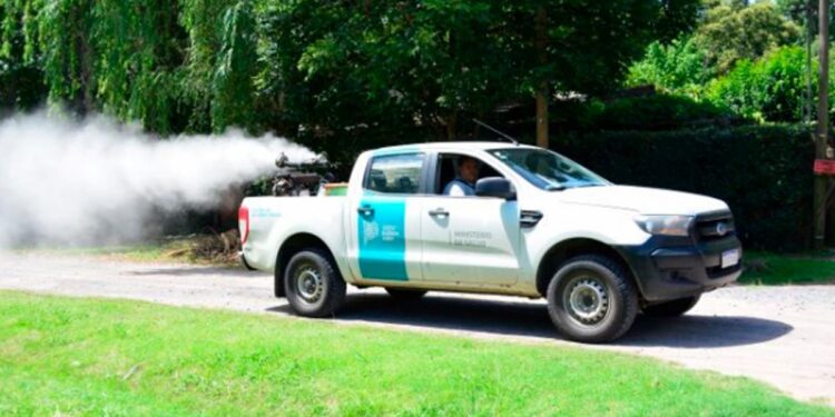Bomberos de Tornquist, Saldungaray y Sierra trabajan en un incendio en la zona de Estomba