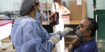 Los casos de Covid en el país se duplicaron en la última semana 