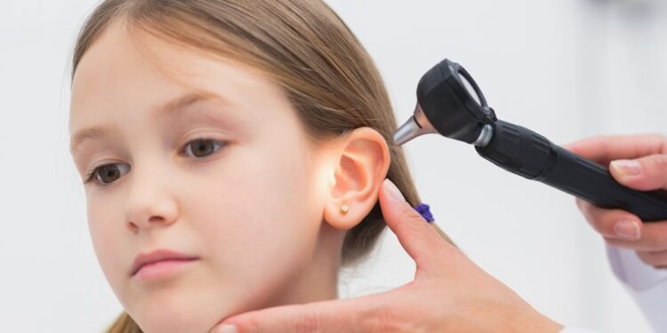 Cómo disminuir la posibilidad de otitis por la pileta, el mar o el río en el verano