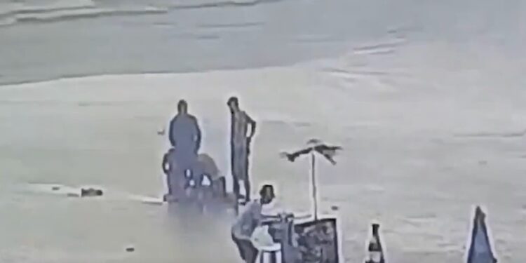 Un rayo mató a una mujer y dejó siete heridos en una playa de Brasil