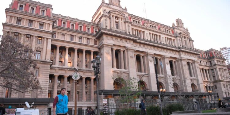 La justicia laboral declaró la invalidez de seis artículos del DNU de Milei