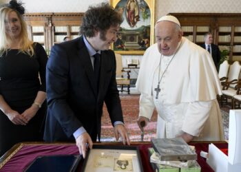 Milei se reunió una hora con Francisco en el Vaticano