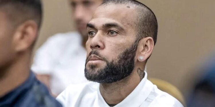 Dani Alves fue condenado a 4 años y medio de cárcel por violación