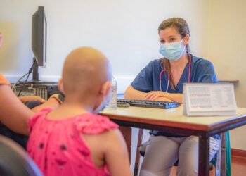Ocho de cada 10 niños con cáncer en Argentina se atienden en el sistema público de salud